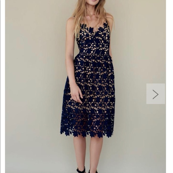 Blue lace dress - Picture 7 of 7